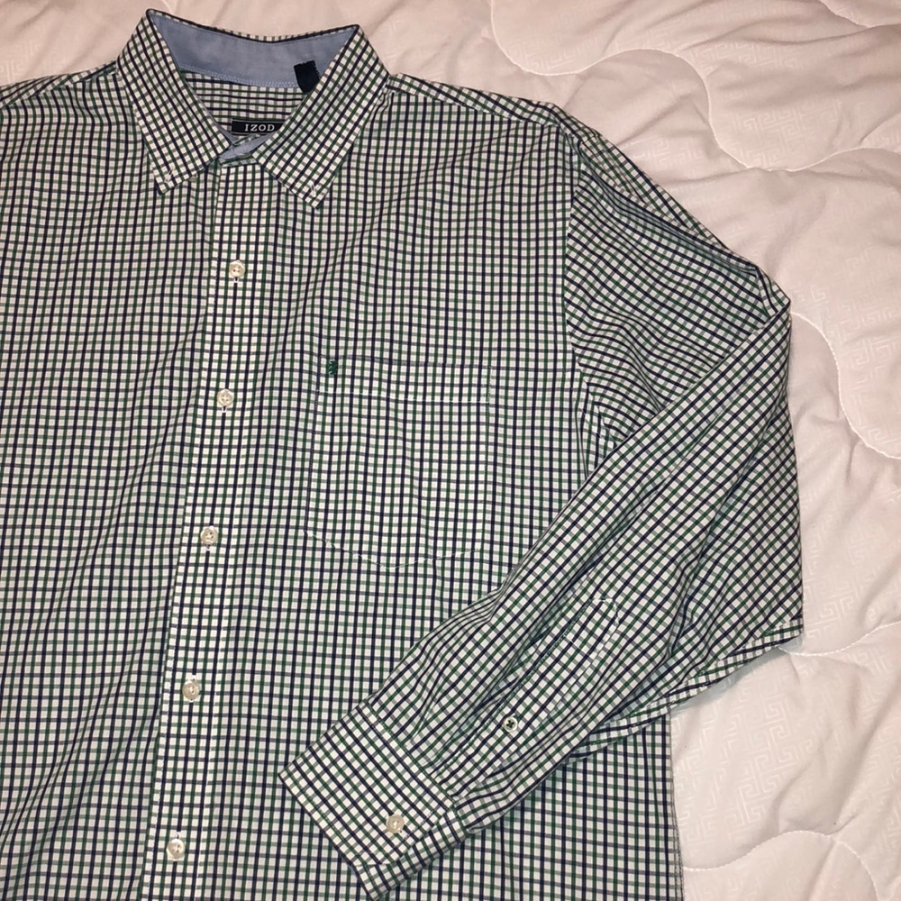 IZOD Men’s Plaid Long-Sleeve Button Up Shirt